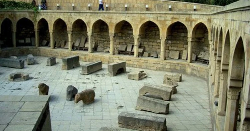 Abidələrin razılaşdırılmadan köçürülməsi QADAĞAN olundu