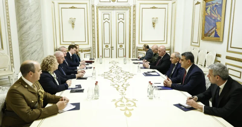 Paşinyan İrəvanda Azərbaycanla sülhü müzakirə etdi