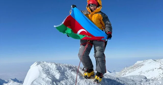 Azərbaycanlı xanım alpinist Vinson dağını fəth edib FOTOLAR