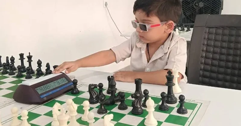 3 yaşında FİDE reytinqini qazandı