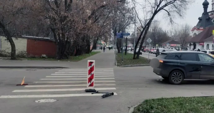 Qadın sürücü keçiddən keçən 10 yaşlı skuterçini vurdu VİDEO