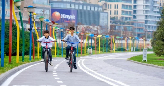 Bulvarda yeni velosiped zolağı salınıb FOTOSESSİYA