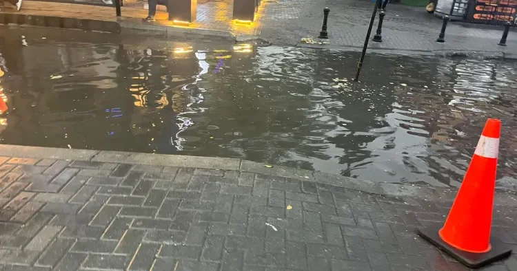 Nərimanov metrosunun çıxışını niyə su basıb? RƏSMİ AÇIQLAMA