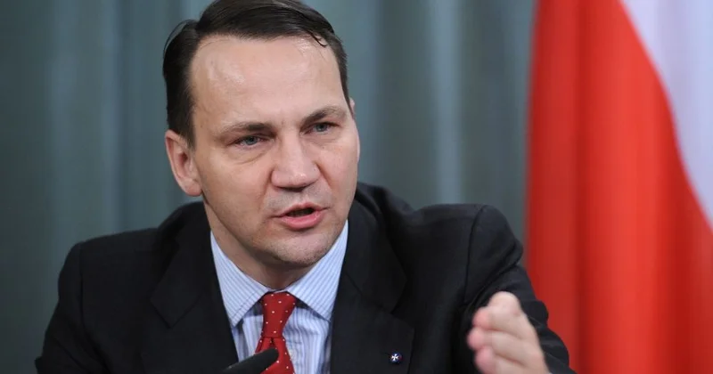 Sikorskinin Zelenskiyə ittihamı: jurnalist diplomatik qaydaları xatırlatdı