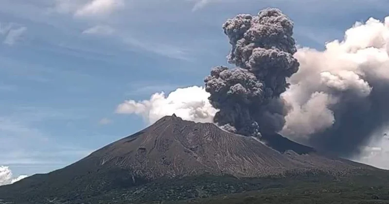 Вулкан в Японии держит в страхе население ВИДЕО