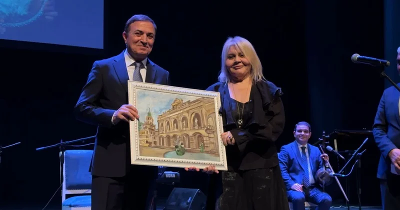 В Гянджинской государственной филармонии торжественно отметили юбилей Мансума Ибрагимова (ФОТО)