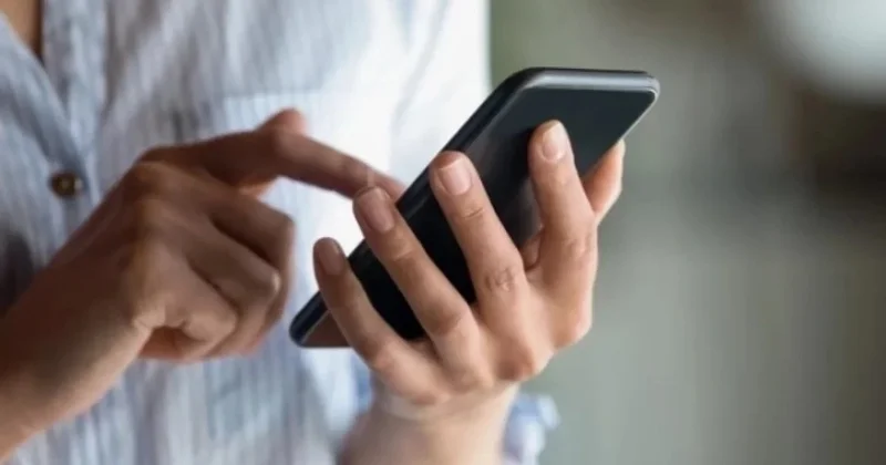 MKİ əməkdaşı: Kəşfiyyat qurumları smartfon və notbuk kameralarından insanları izləyir