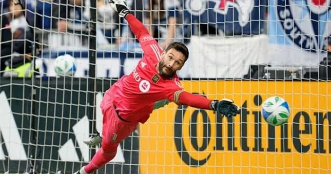 Uqo Llorislə yeni müqavilə imzaladılar