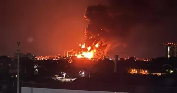 ВСУ атаковали морской порт и НПЗ в России: горят резервуары с топливом Minval Politika