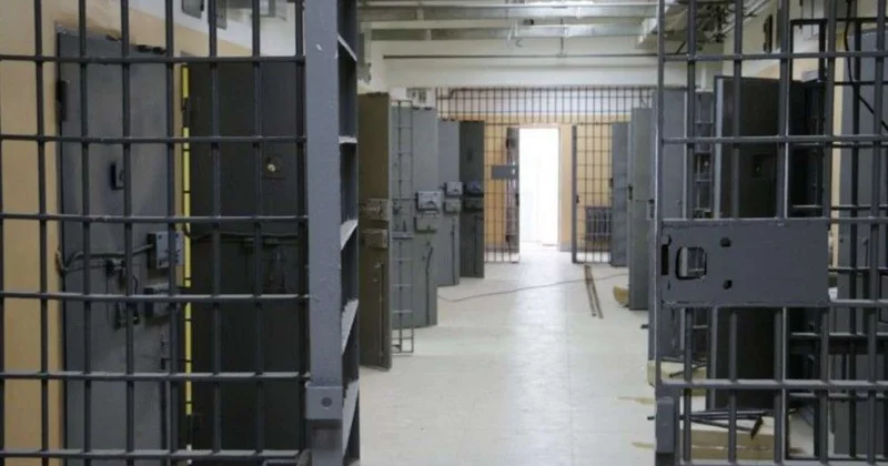 Niderlandda məhbuslar həbsxananın iki əməkdaşını girov götürdülər