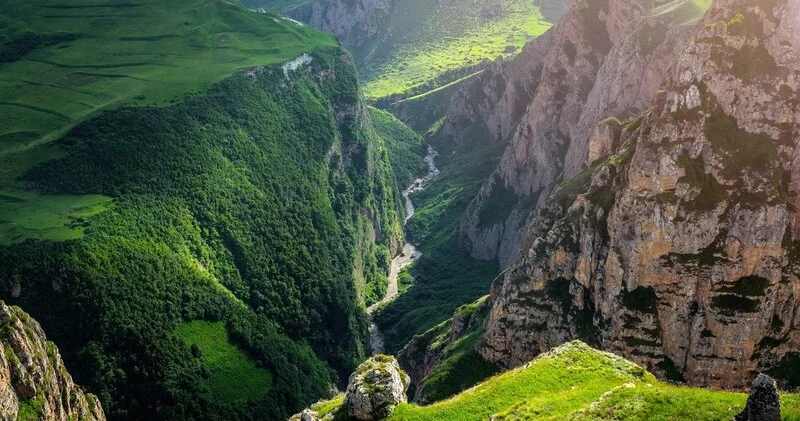 BU YERLƏRƏ BİR DƏ GƏL