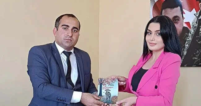 Xəyalların rəngi kitabının təqdimatı keçirilib FOTOLAR