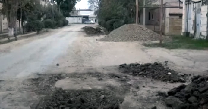 Maşın da qalmır, dağılır... “Problemi həll edən də yoxdur” VİDEO