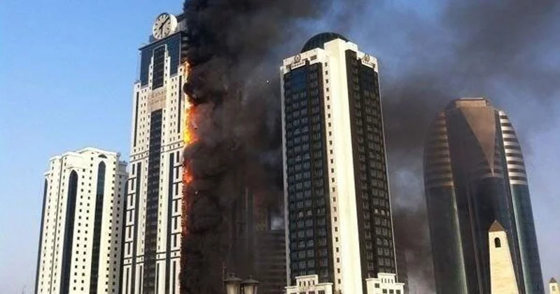 Удар БПЛА пришелся по небоскребу в центре Грозного ВИДЕО