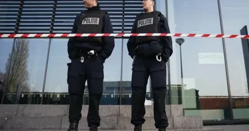 Niderlandlarda məhkumlar həbsxana əməkdaşlarını girov götürüb