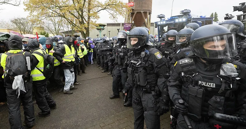 В Германии молодёжь вышла на акции протеста против восстановления обязательной военной службы