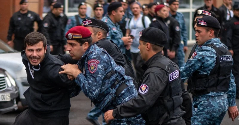 Qərb və Avropa Ermənistanda baş verənlərə susur