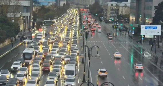 Bakıda bir sıra yollarda tıxac yaranıb