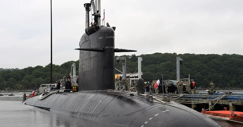 Дроны над базой атомных подлодок во Франции