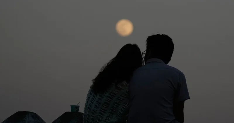 Sevgili Ay gəlmiş idi... Fotolar