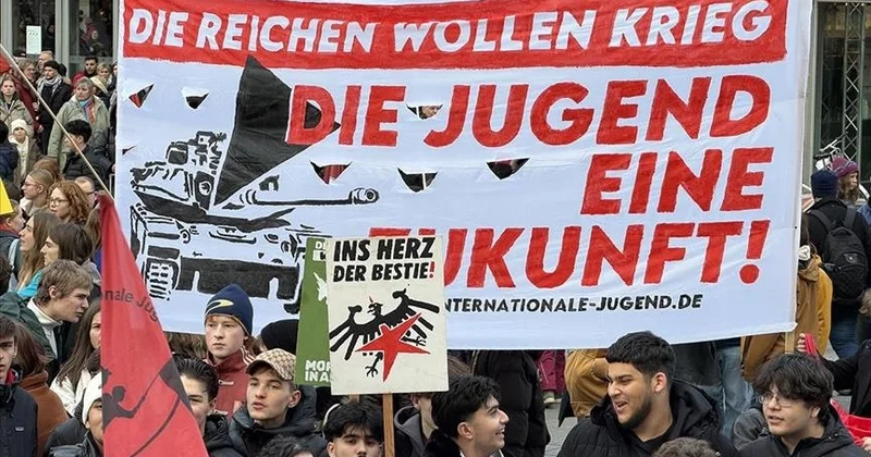 Школьники против воинской повинности В ряде городов Германии прошли протесты