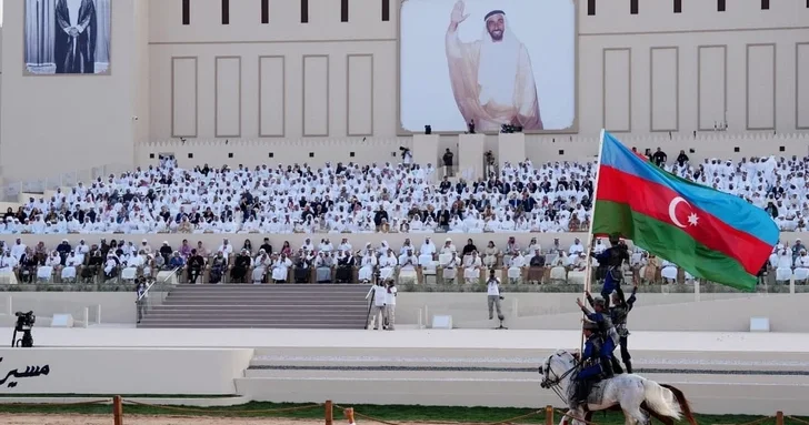 Карабахские скакуны и национальные танцы: делегация Азербайджана произвела фурор на 54 летии ОАЭ