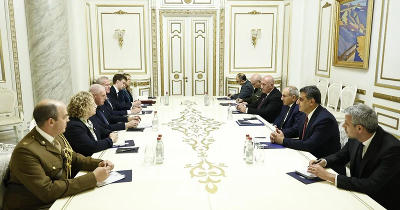 Пашинян принял делегацию министра обороны Великобритании