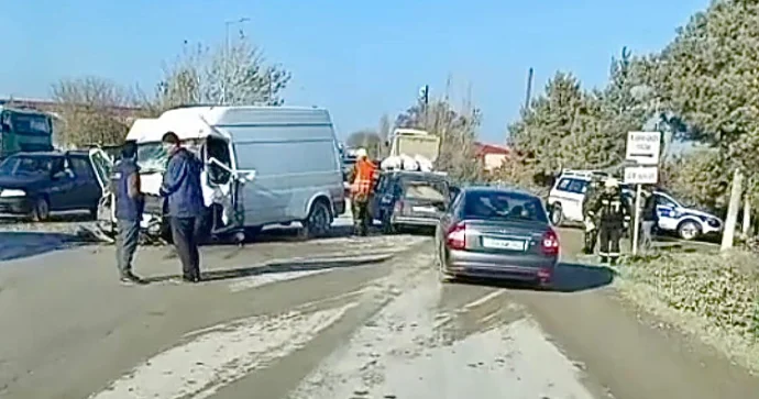 Bakı Quba yolunda üç avtomobil toqquşdu, sürücülərdən biri öldü VİDEO