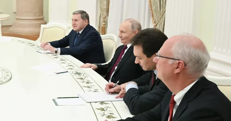 “Putin Tramp xətti: Bədən dili Moskvadakı danışıqların əsl tonunu açır“ “The Mirror“