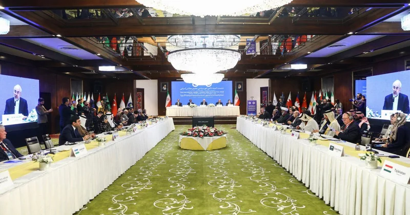 ABŞ ordusu gəmiyə zərbə endirdi