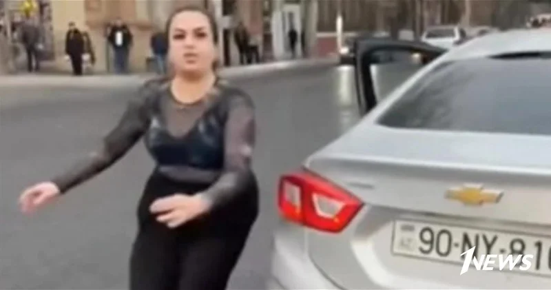 В Азербайджане женщина водитель напала на курьера ВИДЕО