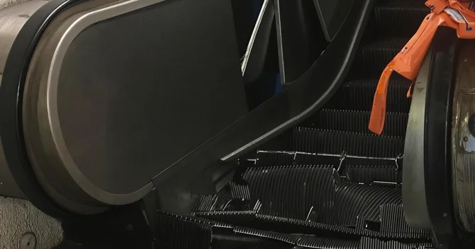 Sahə rəisindən eskalatorun qırılmasına REAKSİYA: Normal bir şeydir