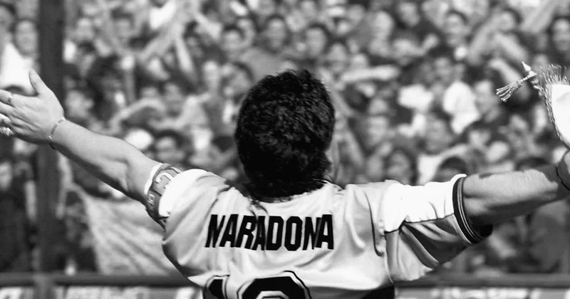 Maradonanın küçədə etdiyi gözlənilməz zarafatın görüntüləri illər sonra yayımlandı VİDEO