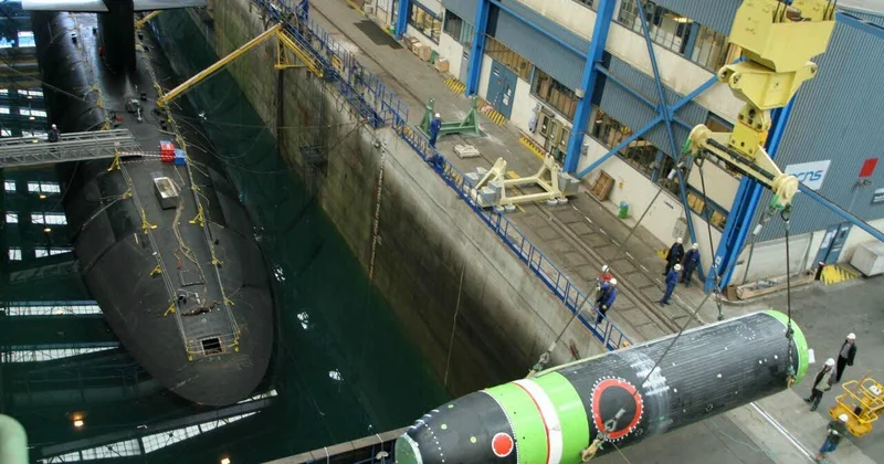 Во Франции открыли огонь по дронам над базой атомных подводных лодок Minval Politika