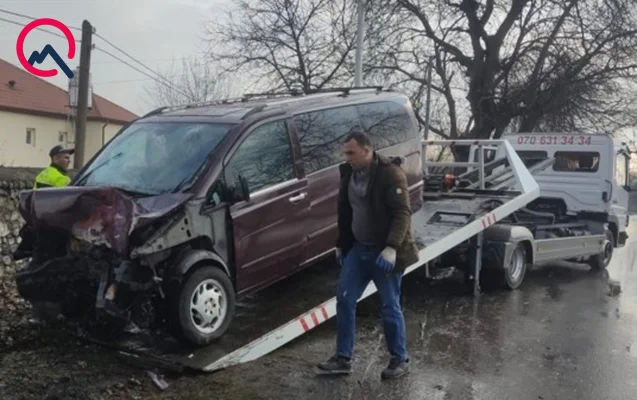 Qaxda “Vito” ağaca çırpıldı, yaralılar var Foto