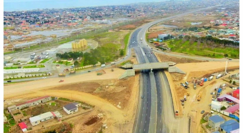 Bakının Kürdəxanı qəsəbəsində yeni yol qovşağı inşa edilir