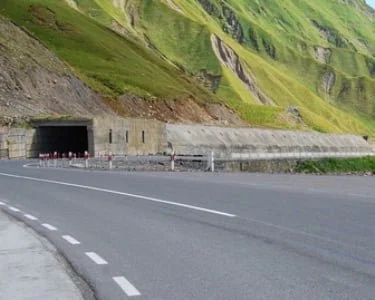 Gürcüstan hərbi yolu müvəqqəti bağlanıb