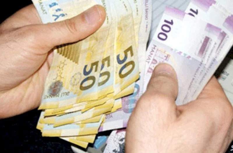 Özəl sektorda da maaşlar minimum 400 manatdan başlamalıdır İqtisadçı