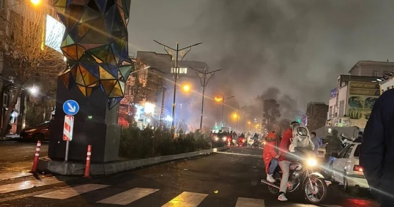 İranda etirazlarda 35 nəfər öldürülüb, 1200 dən çox adam həbs edilib