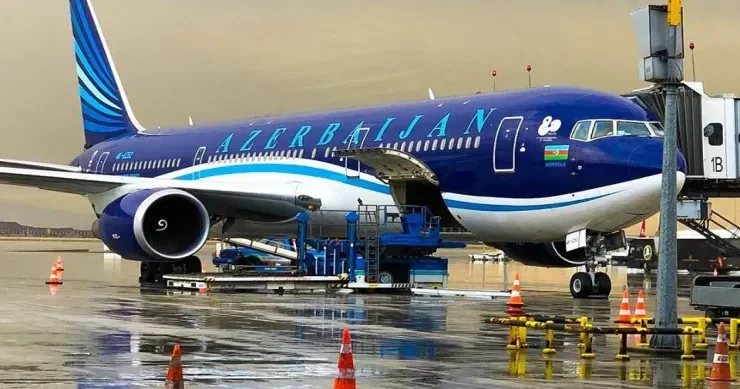 AZAL ın Praqa Bakı reysində İNSİDENT