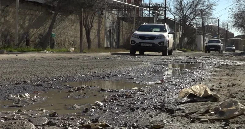 Qurum qazıntı işləri apardı, yollar keçilməz oldu VİDEO