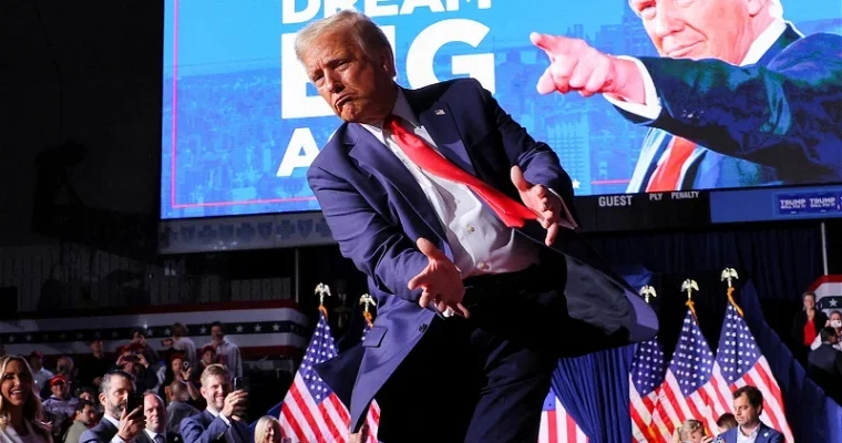 Это настолько не по президентски! Трамп признался, что Мелания ненавидит его танцы