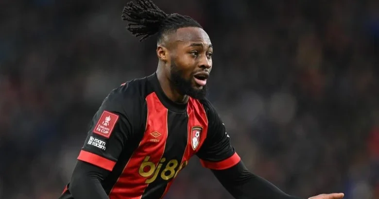 Bornmut un futbolçusu Siti yə keçir