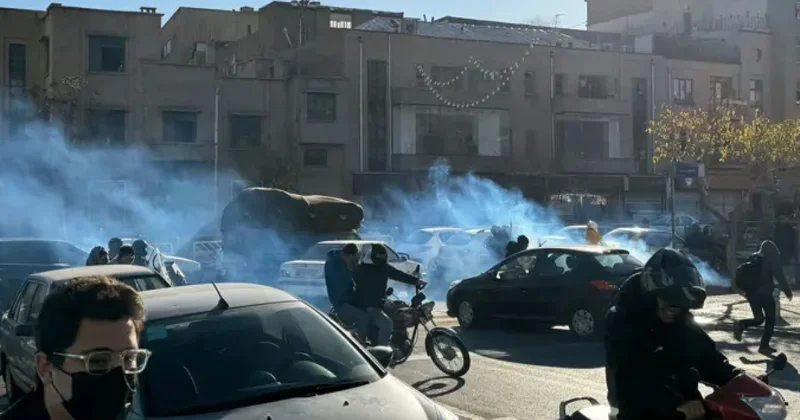 İran dağılır İnsanları güllələyirlər