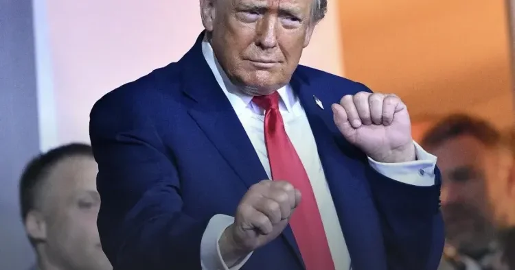 Trampın yoldaşı onun rəqs etməsinə qarşıdır