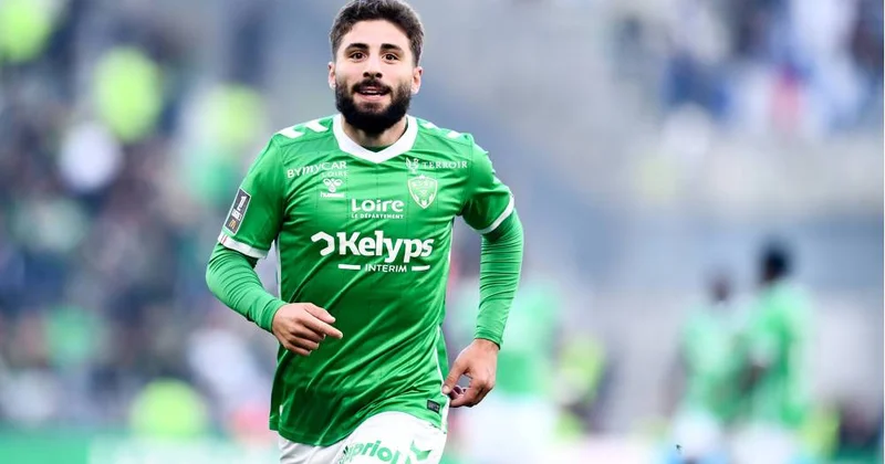 Gürcüstanlı yarımmüdafiəçi üçün nəhəng rəqabət ƏTRAFLI