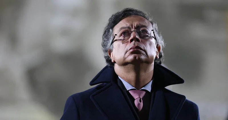 Kolumbiya prezidenti Trampdan özünü müdafiə etmək üçün silah götürməklə hədələyir