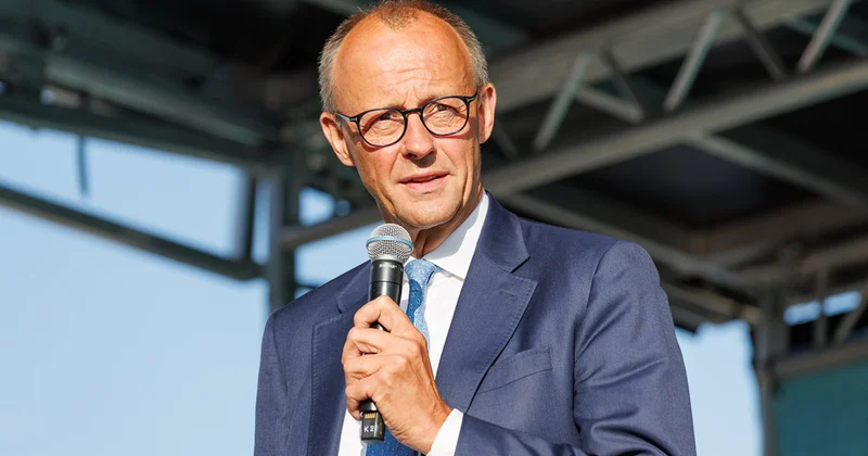 Spiegel: Мерц назвал критической ситуацию в экономике Германии