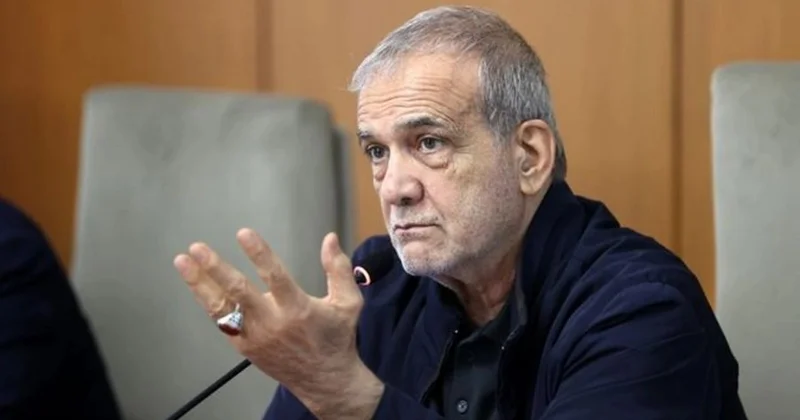 İran lideri onun sözünü kəsən şəxsə türk dilində irad bildirdi