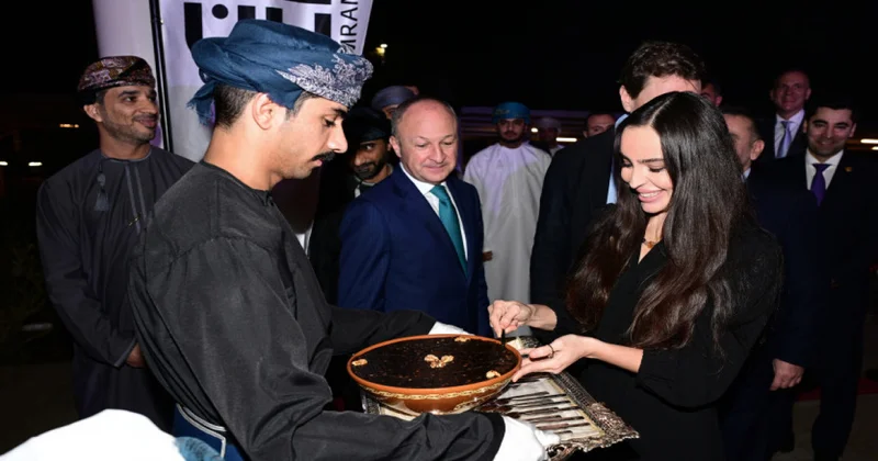 Leyla Əliyeva Maskatda layihələrlə tanış olub FOTOLAR